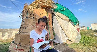 Tarlada çapa yapıp, çadırda ders çalışıyor: Mevsimlik çocuk işçiler