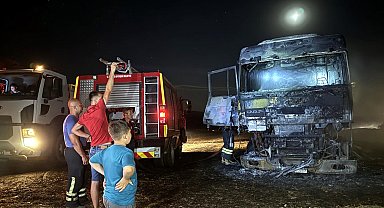 Tekirdağ'da buğday yüklü TIR ile 300 dönüm tarım arazisi yandı
