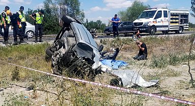 TIR'la çarpışan otomobildeki çift ve 4 yaşındaki kızları öldü