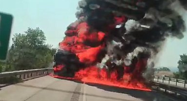Tokat'ta çinko yüklü TIR, alev alev yandı