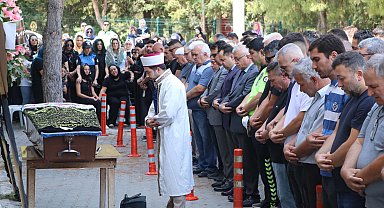 Tur otobüsü kazasında ölen 11 yaşındaki Melisa, son yolculuğuna uğurlandı