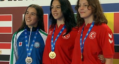 Türk yüzücülerden rekorlarla gelen şampiyonluklar