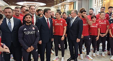 Türkiye'yi Olimpiyat Oyunları'nda temsil edecek olan milli sporcular için uğurlama töreni düzenlendi