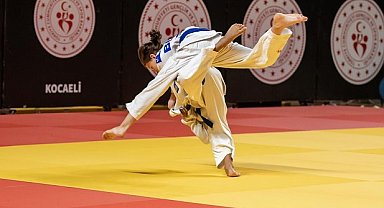 Ümraniye Belediyesi Spor Kulübü sporcuları katıldıkları turnuvalardan madalya ile döndü