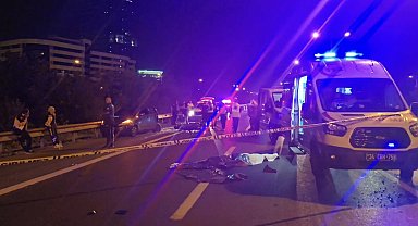Ümraniye TEM'de, emniyet şeridinde duraklayan otomobile motosiklet çarptı: 1 ölü