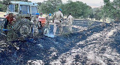 Uşak'ta iki ayrı yerde orman yangını: 11 ev tahliye edildi