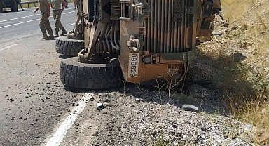Van-Hakkari yolunda zırhlı araç devrildi: 6 asker hafif yaralı
