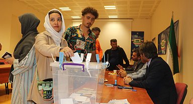 Van'daki İranlılar, cumhurbaşkanlığı seçimi için sandık başında
