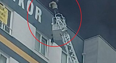 Yangından itfaiye merdiveninin sepetine atlayarak kurtuldu; o anlar kamerada