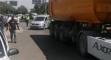 Yolun karşısına geçerken kamyonun çarpmasıyla öldü