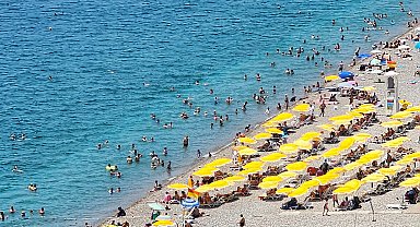 Yüksek nem ve sıcak hava bunalttı, sahiller doldu