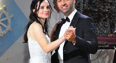 10 yıl sonra sosyal medyada rastladığı Hollandalı sınıf arkadaşıyla evlendi