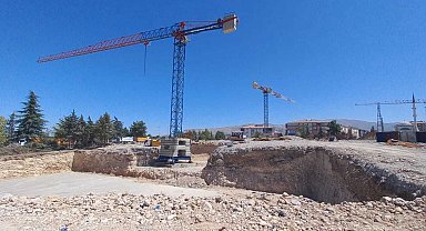 1,6 ton patlayıcı ile yıkılan 11 bloklu evlerin yerine 51 bloklu 750 konut inşa ediliyor