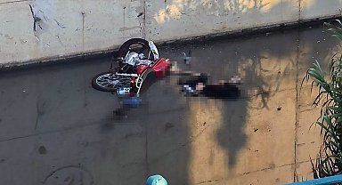 2 arkadaş, devrilen motosiklet ile sulama kanalında ölü bulundu