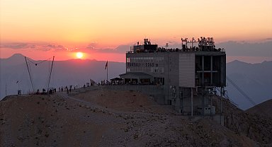 2 bin 365 metrelik Tahtalı Dağı zirvesinde müzik festivali