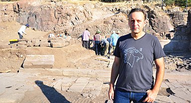 2 bin 700 yıllık Aigai'nin kent meydanı keşfedildi