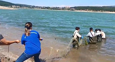2 yıl sonra av yasağı gevşetildi; gölden metrelerce ağ çıkarıldı