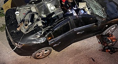 20'nci kattan otomobilin üzerine düşüp, ağır yaralandı