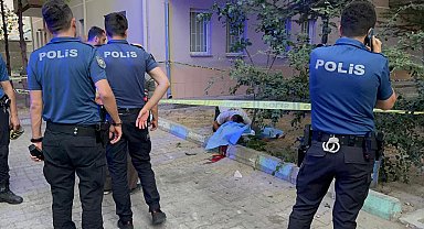 4'üncü kattaki evinin balkonundan düşüp, öldü