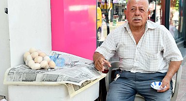 52 yıldır köylüden takasla aldığı ürünleri satıyor