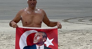 59 yaşındaki Vural Tandoğan, ABD'deki Coronado Adası'nı yüzerek geçen ilk Türk oldu