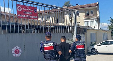 6 yıl 11 ay hapisle cezasıyla aranan hükümlü saklandığı evde yakalandı