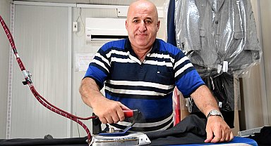 67 yıllık iş yerleri depremde yıkıldı, yeni ekmek teknesi konteyner oldu