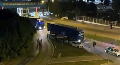 87 yıllık Adana Havalimanı'nda altyapı araçları taşınıyor