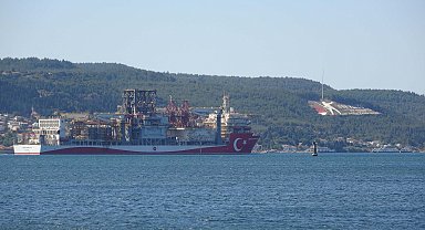 Abdülhamid Han sondaj gemisi Çanakkale Boğazı'ndan geçiş yaptı