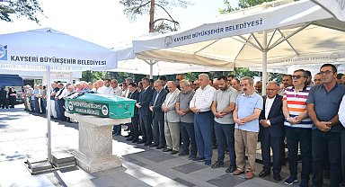 Abdullah Gül, halasının cenazesine katıldı