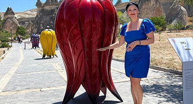 Açtığı sergilerle 'ters laleyi' dünyaya tanıtmaya çalışıyor