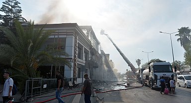 Adana'da oto yedek parça dükkanında yangın