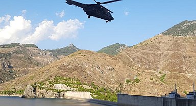 Adana'da yangına müdahale için barajdan su alan helikopter düştü