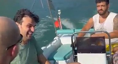 Adana'da yangına müdahale için barajdan su alan helikopter düştü: