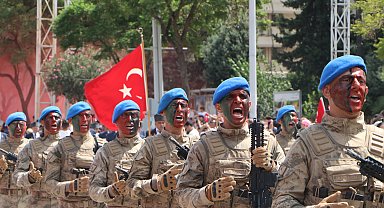 Adana'da Zafer Bayramı kutlaması