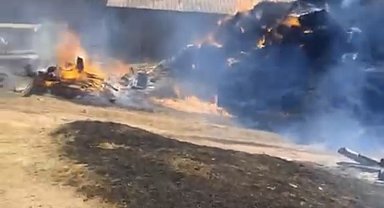 Ahır yangınında 1500 balya saman zarar gördü