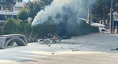 Aküsü tutuşan elektrikli bisikletteki yangını itfaiye söndürdü