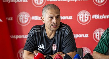 Alex de Souza: Okan Buruk'un eksiği olmayan bir takımı var, Jose Mourinho'yu herkes biliyor