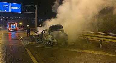 Almanya'ya dönerken çıkan yangında otomobil hurdaya döndü