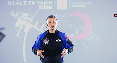 Alper Gezeravcı, depremzede öğrencilerle buluştu