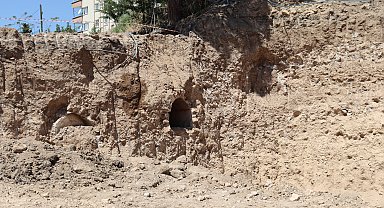 Amasya'da temel kazısında Roma dönemine ait 3 eski mezar bulundu