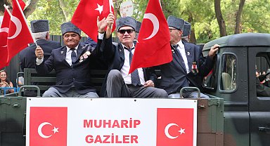 Ankara'da 30 Ağustos korteji 