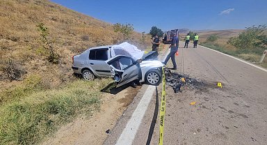Ankara'da otomobiller kafa kafaya çarpıştı: 2 kardeş öldü, 2 ağır yaralı