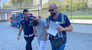 Annesiyle tartışan babasını bıçakladı