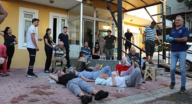 Antalya'da huzurevinde çıkan yangın korkuttu; 3 kişi dumandan etkilendi