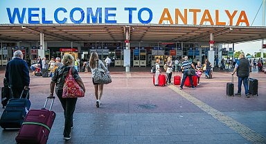 Antalya'ya gelen turist sayısı 9 milyonu aştı