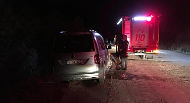 Araç uçurumda asılı kaldı, sürücü 20 metreden düştü