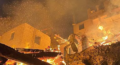 Artvin'de 3 ev, 8 samanlık ve 2 ahır yandı