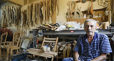 Atatürk'ün tabutunu yapan ustanın çırağı, çırak bulamadığı için 50 yıllık mesleğine veda ediyor