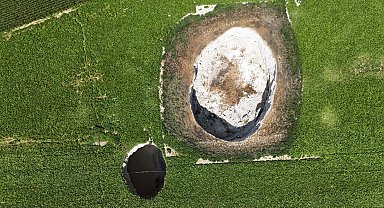 Aynı tarlada ikinci obruk oluştu